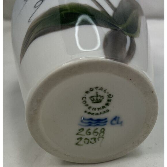 Royal Copenhagen Denmark Vase Porcelain Ceramic Rare- Orchid- #2068/2037 🏺 - Picture 10 of 12